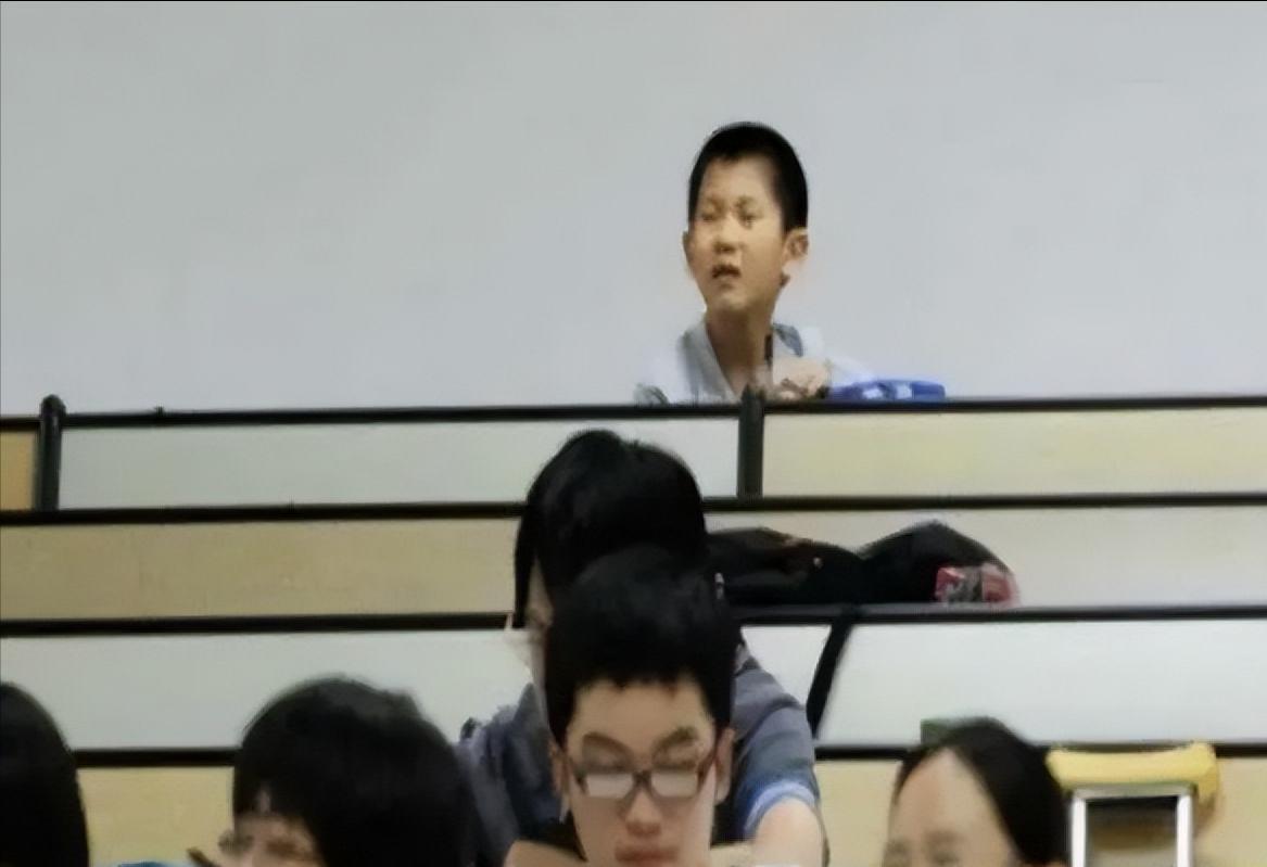 山东神童：3天念完小学，10岁参加高考，读1年大学嫌太简单溜回家 2000年