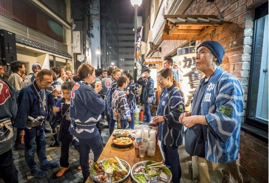 中日关系闹到这个地步，为什么只看到中国人纷纷从日本往回跑，却很少听说在中国的日本