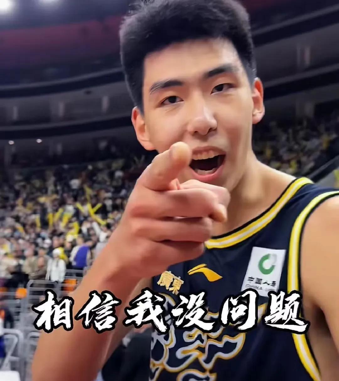 据某媒体透露，广东宏远续约徐昕。这则消息迅速在球迷圈内引发热议，标志着