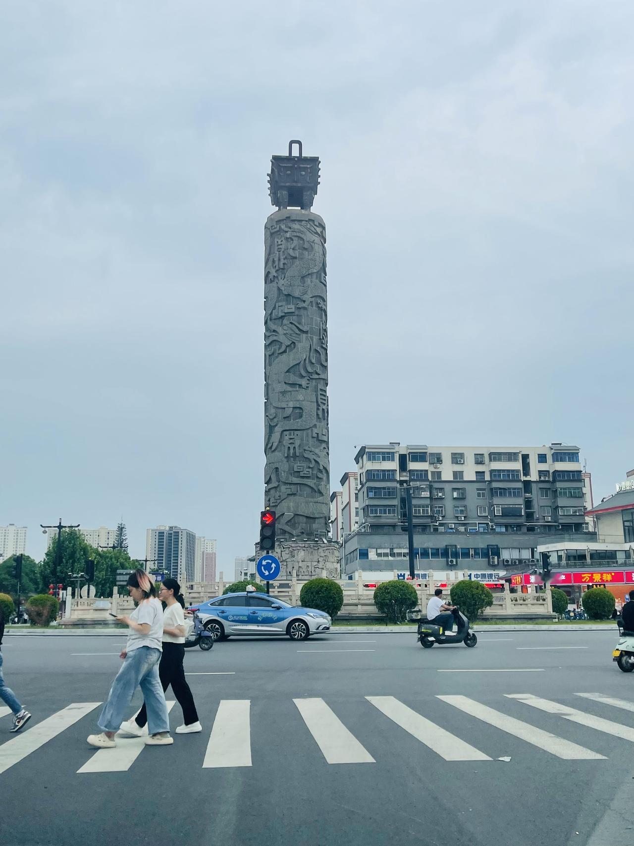退休生活分享昨晚上我们自由行旅游6点到达洛阳，去洛阳的步行街走一走，感觉洛阳的步