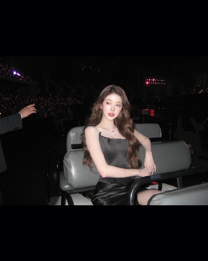 张元英晒AAA黑裙照张元英发了AAA黑裙照张元英晒AAA黑裙照