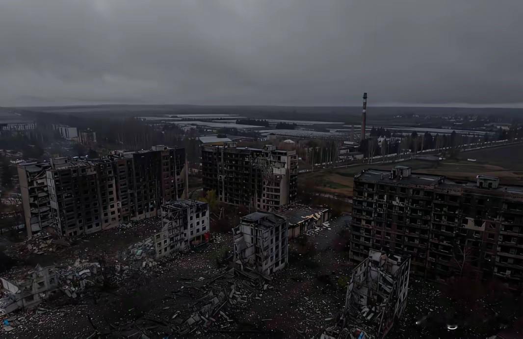 乌军剩下的守军，都已经进入下水道隐藏了！俄军完全包围红军城战场，米尔诺赫拉德区域