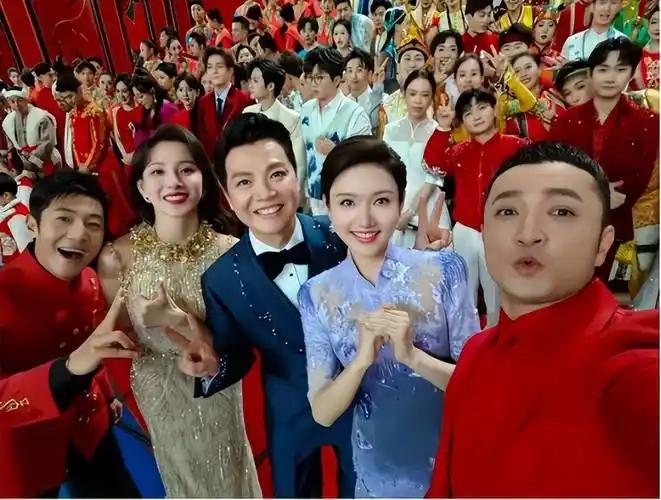 2026央视春晚主题“骐骥驰骋势不可挡”释放三大信号：一改“闭门造车”，开启全