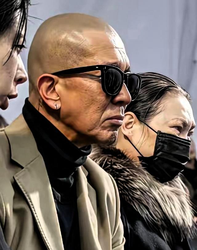 亲人骤然离去，本该是一家人抱团取暖，守护留下的孩子。可徐家接二连三的风波，让大众