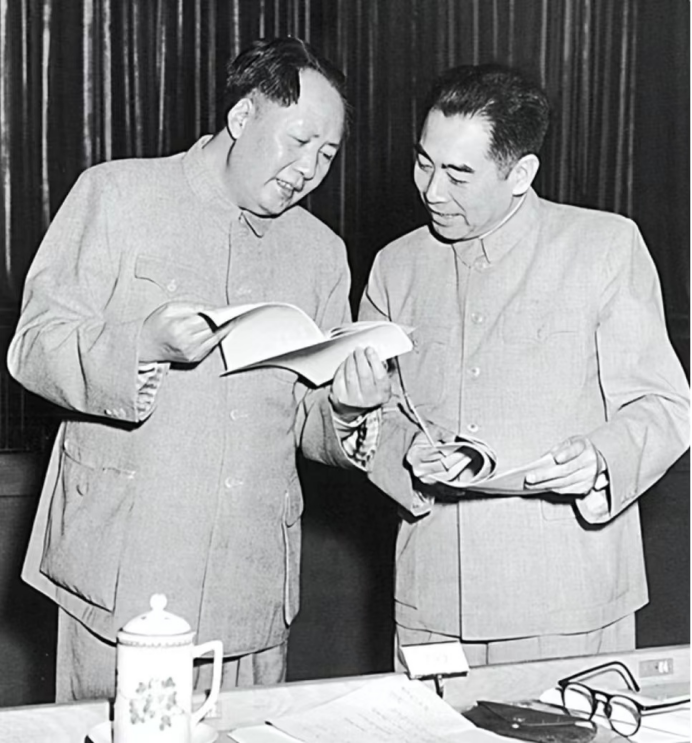 您就吃一点吧，吃不垮中国的！”1961年，周总理与毛主席在中南海为了吃一样东西争