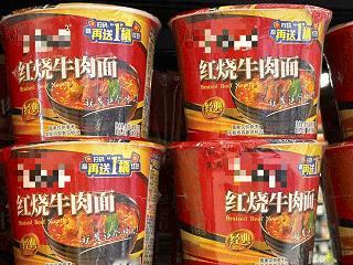 上海铁路局这泡面事件真是让人摸不着头脑。有旅客发现合肥南站没泡面卖，工作人员称上