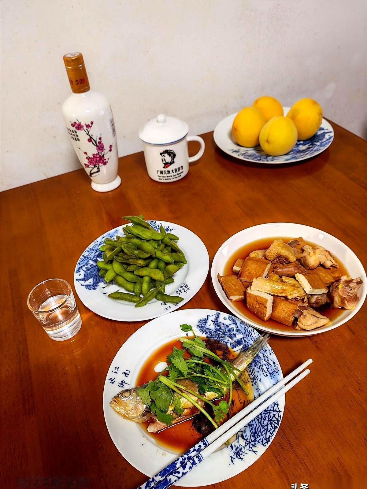 73岁的老头，配45岁的离异女人。这笔“相亲交易”的筹码极其硬核：我行将就木，