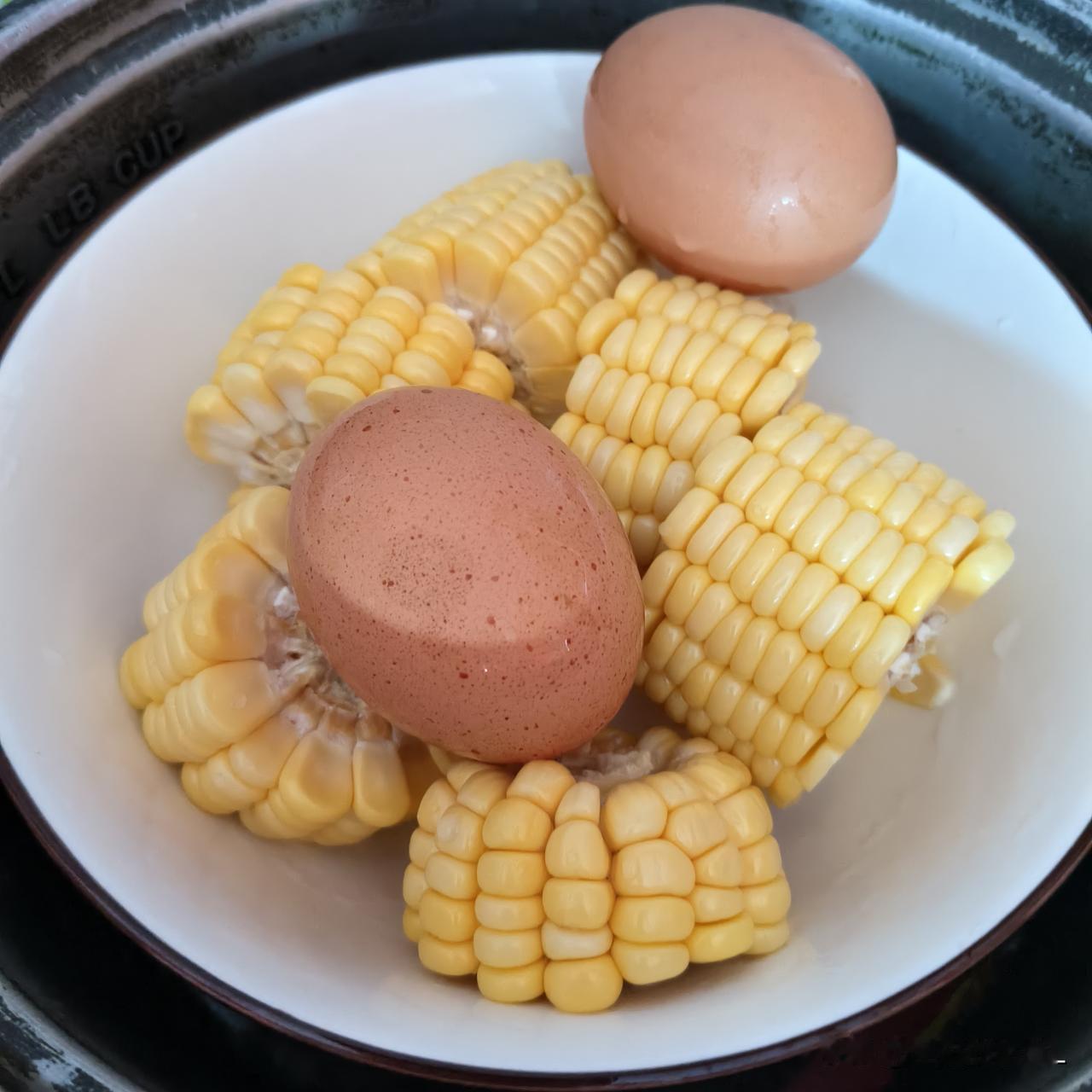 上了年纪这些食物可要多吃。我婆婆七十多岁，身子骨却十分硬朗。每天吃一个水煮蛋，帮