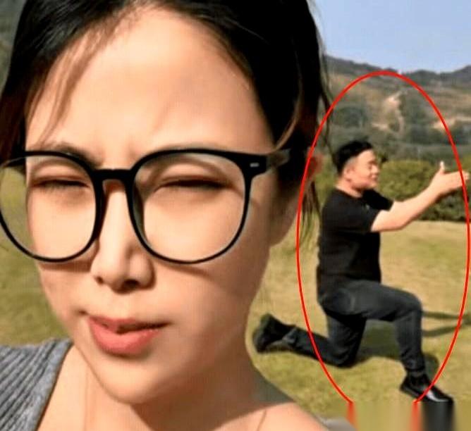 我就是去上了个厕所。撑死了十分钟。回来我老公就不见了。我当时心咯噔一下，这