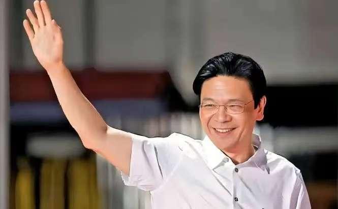 黄循财在瑞士达沃斯论坛脱稿补了一句：出口芯片到“任何中国”都须额外审查。话音落地