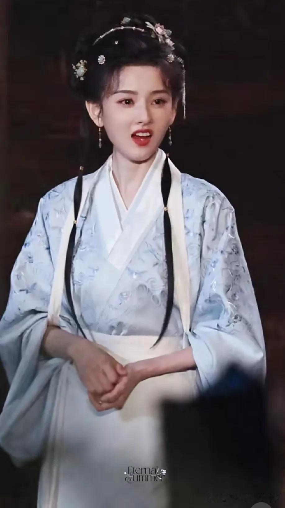 宋祖儿这颗“蓝莓大芙”也太绝了吧！《表妹万福》里的甄嘉芙路透，简直让人一眼沦陷～