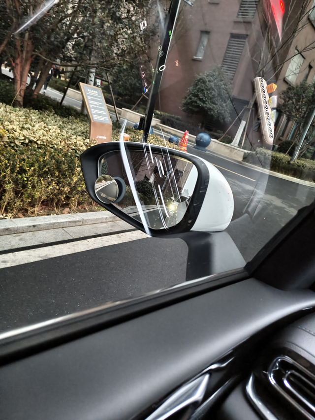 帝豪的后视镜镀铬装饰条遮挡后视镜啊