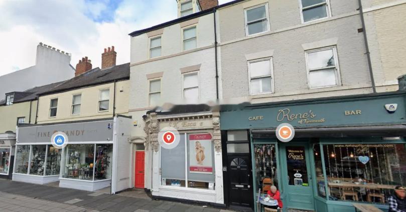 据<>报道，曼联主帅迈克尔.卡里克斥资160万英镑，买下了自己家乡附近