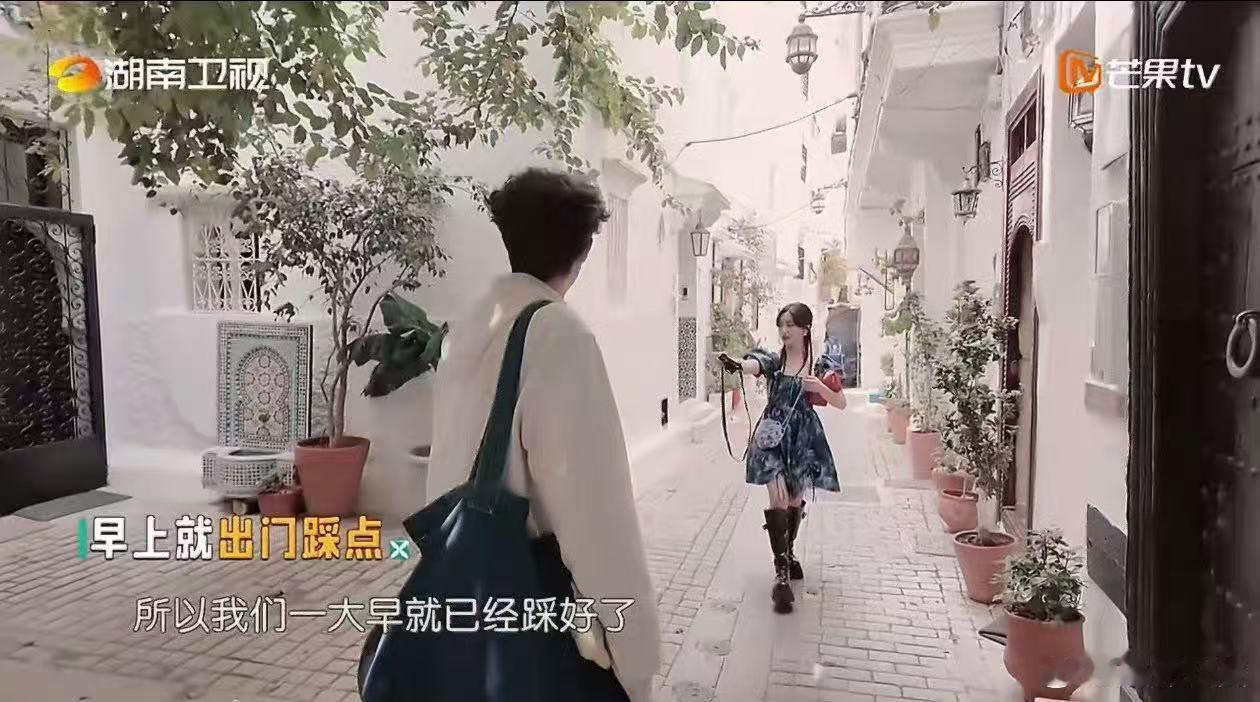 沈月干回婚庆摄影老本行中餐厅中餐厅名场面中餐厅集体婚礼超甜！沈月、翟潇闻、尹浩