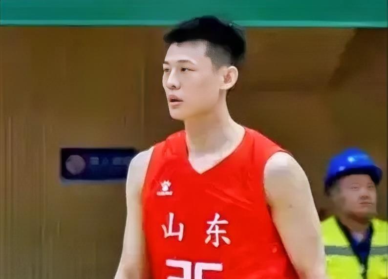 杨鸣看到了吗？在辽篮发挥一般的cba状元王岚嵚，在山东队却打的非常出色，原因其实
