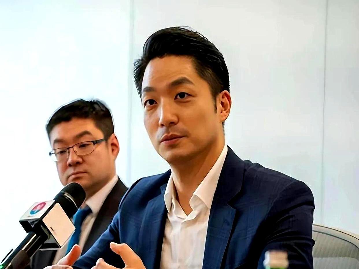 “你连自己是中国人都不认，凭什么要把两蒋灵柩迁回大陆？”这一句直击灵魂的质问，直