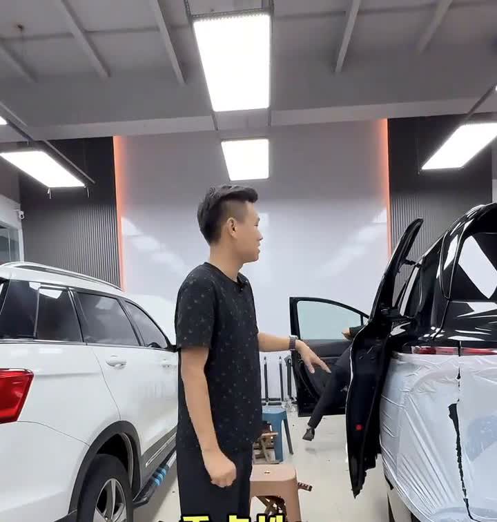 丰田格瑞维亚。丰田的格瑞维亚哪里都好，就是噪音太大了，今天来解决一下。一个是