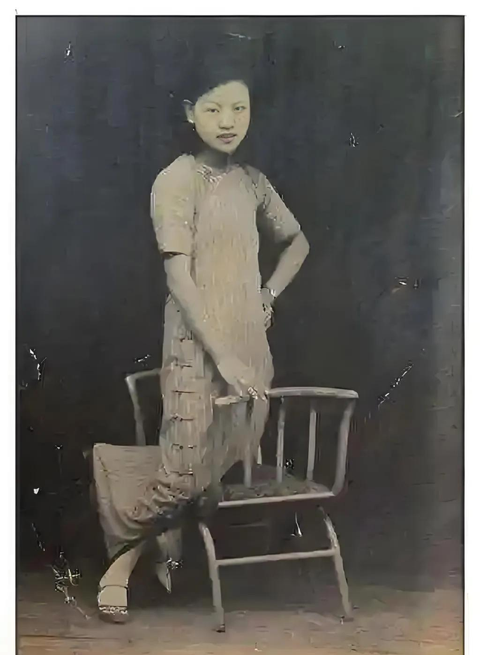 1911年,李叔同回国后，在房间挂了一幅日本女子的裸体画，妻子俞氏每次看见都忍不