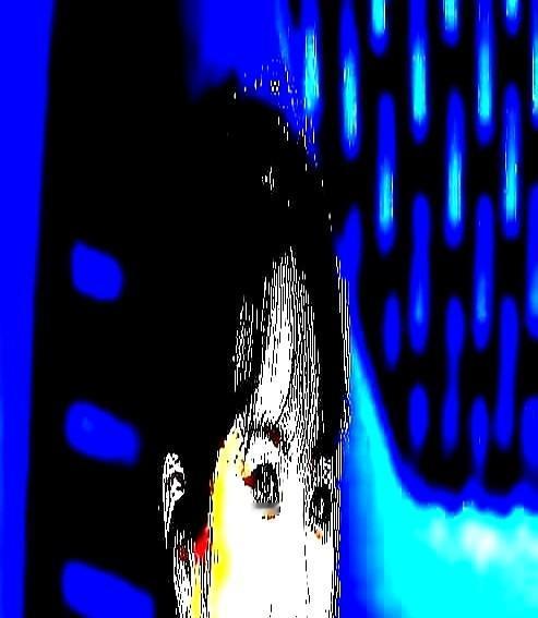 《老舅》杀青宴上，郭京飞偷偷结了6000块的账，一把按住正要掏钱的姚安娜。他