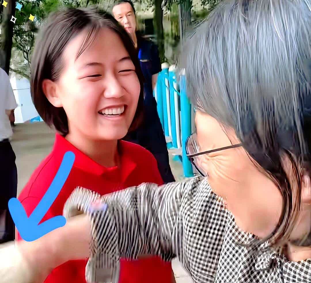 68岁的张桂梅又上热搜了，这次不是因为她的事迹，而是因为她在公开场合说错了话：“