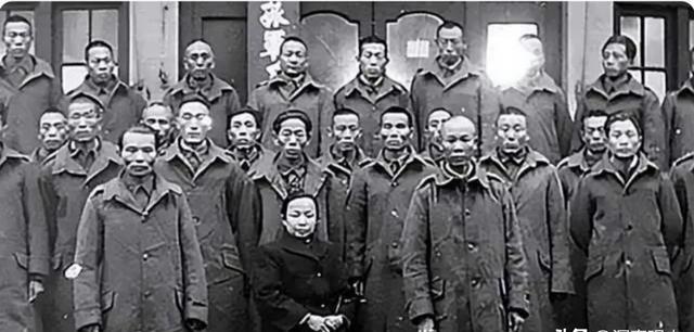 1949年，时任上海市长的陈毅，收到了抗日烈士谢晋元的妻子的信，信上要求政府一定