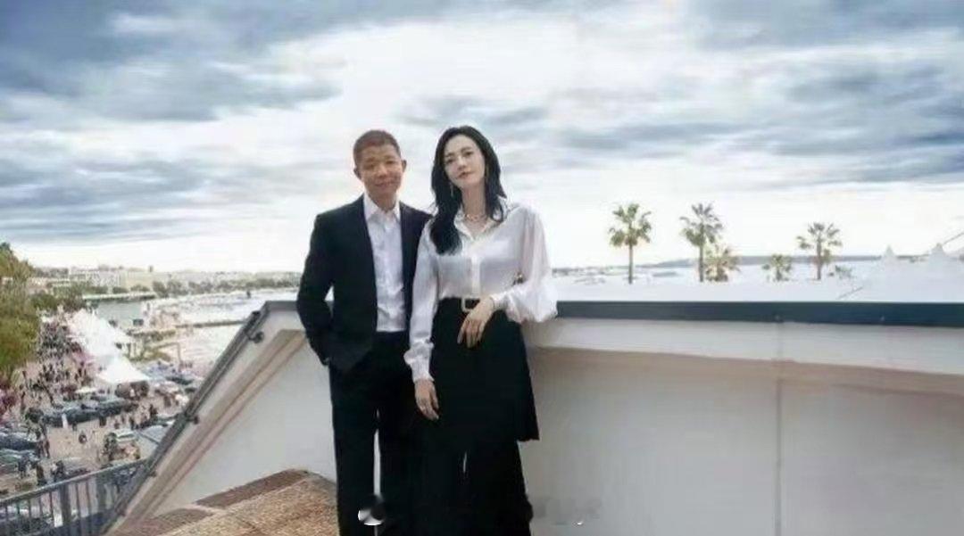 姚晨和丈夫同框，似乎有点不般配