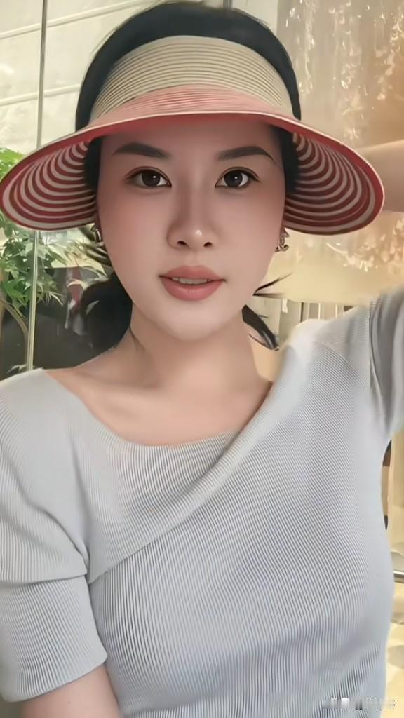  草帽一戴，夏天的故事就开始了。