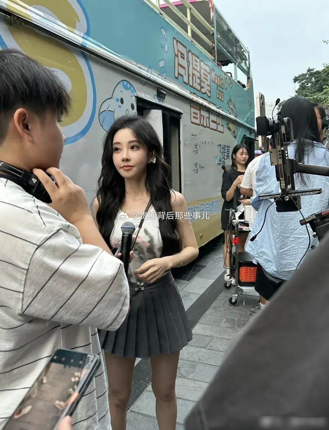 冯莫提这双鞋底，听说她只有一米四几？