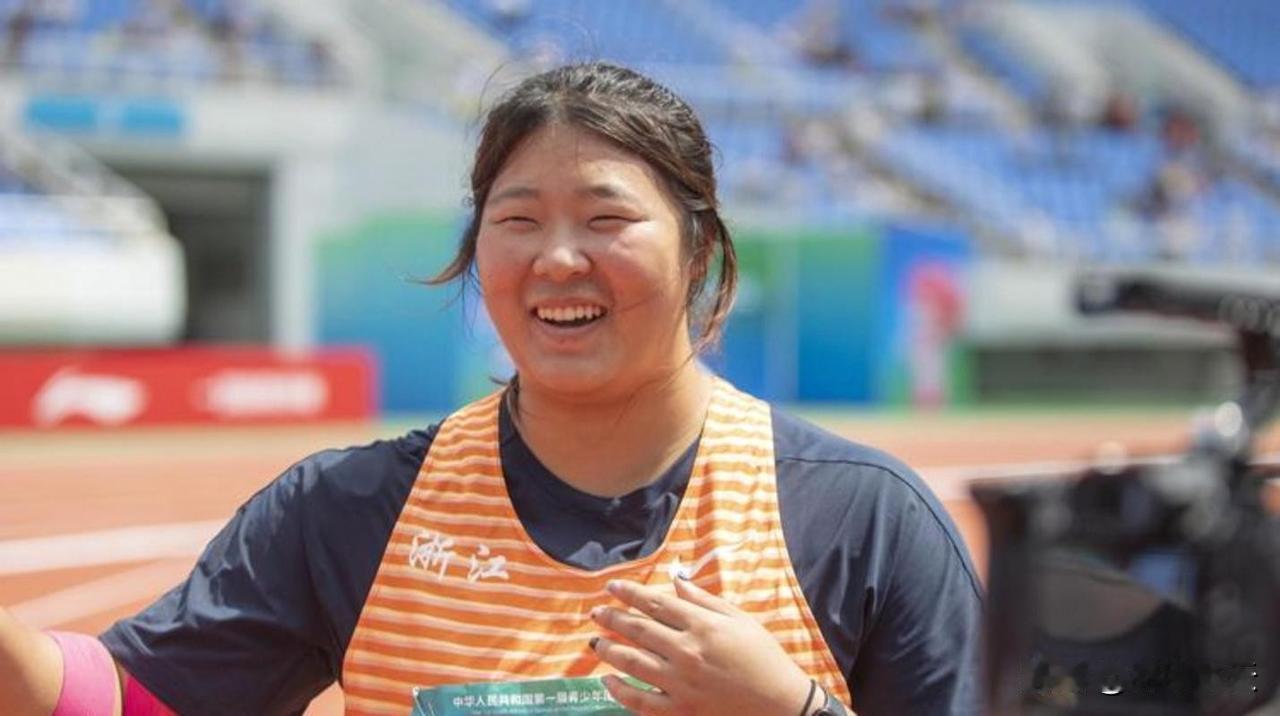 严子怡严于律己夺冠作检讨中国天才少女严子怡真是一个好姑娘，在摩纳哥站夺冠后没有