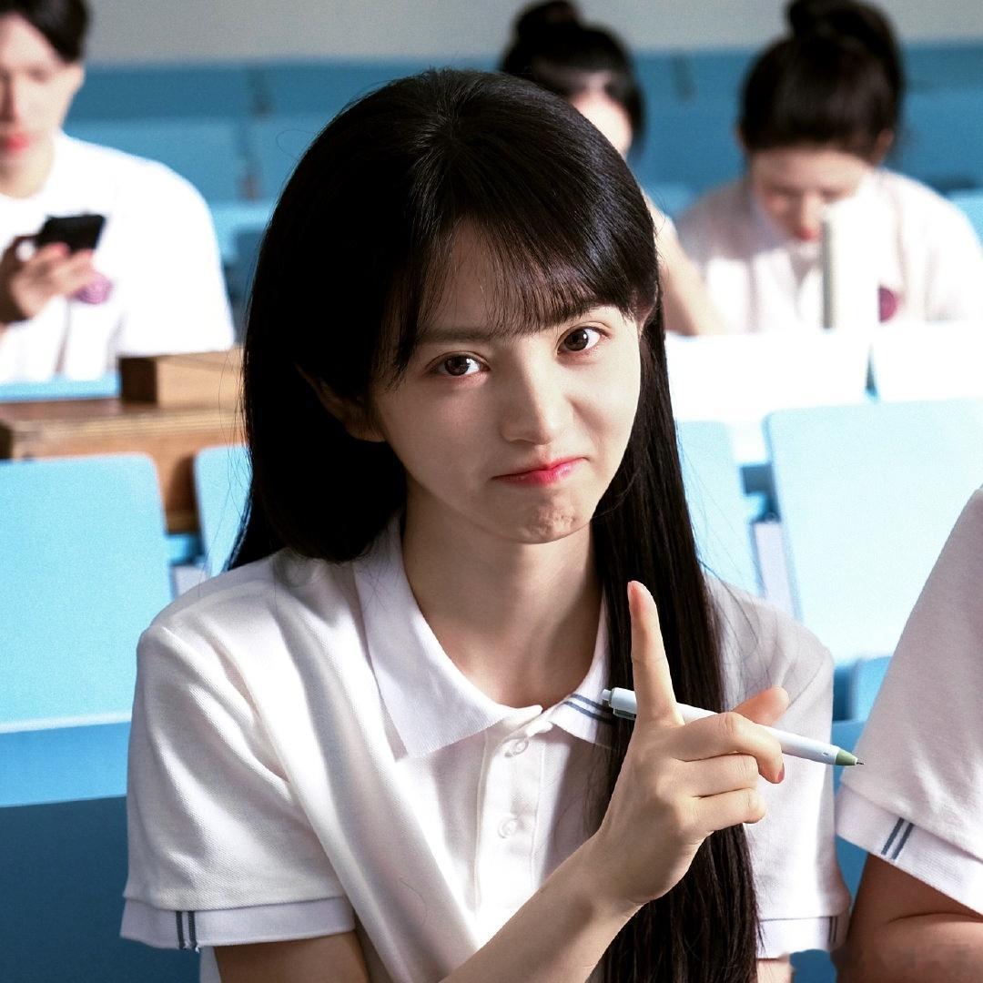 田曦薇怎么洗把脸就来演林知夏了天才女友很难得的选角适配，田曦薇一出场就是林知夏，
