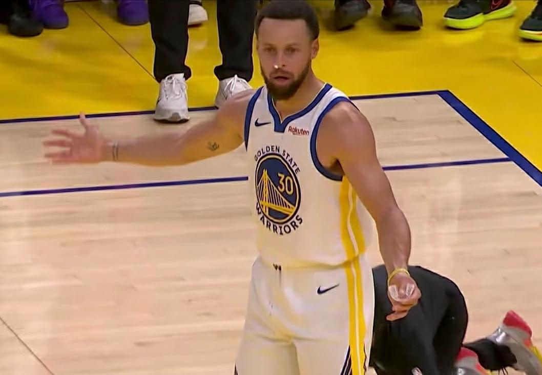 勇士背靠背主场输麻了！！！勇士主场背靠背狂输猛龙18分，最离谱的就是猛龙客场