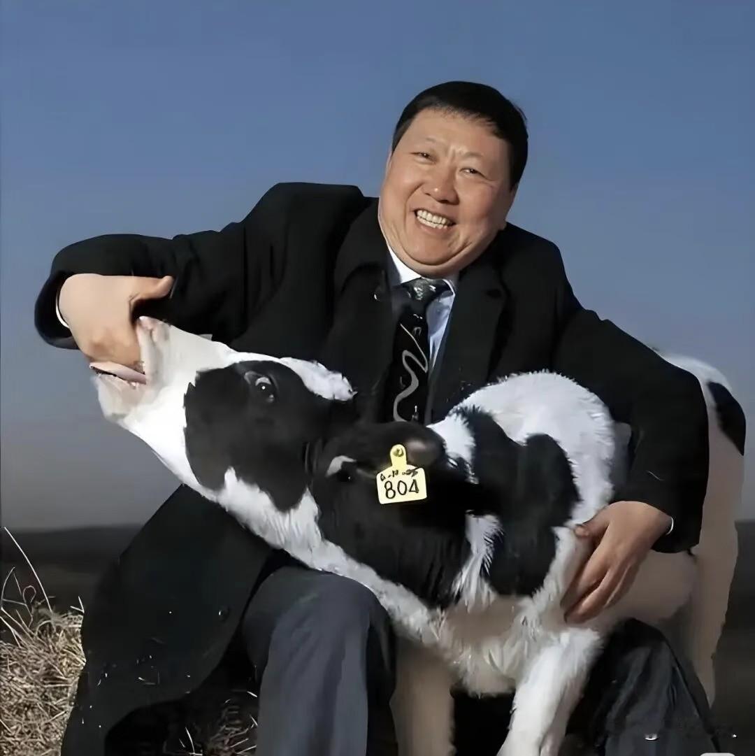 说起牛根生，真是活得比电视剧还精彩。一个被亲生父母50块钱卖掉的放牛娃，硬生生干