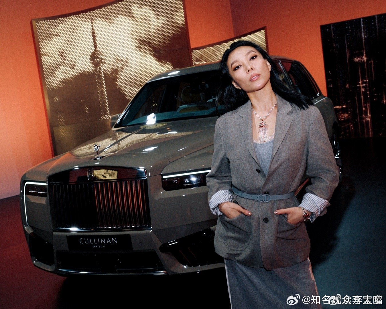 著名珠宝设计师万宝宝居然成了第二代腾势D9车主了，而且她还是劳斯莱斯的车主，我看