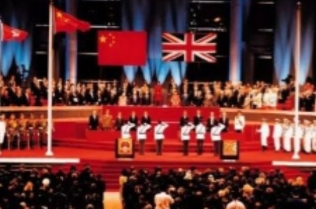 英国为啥对待香港不如马岛那么强硬呢？ 根本原因就一句话：中国不是阿根廷。上世