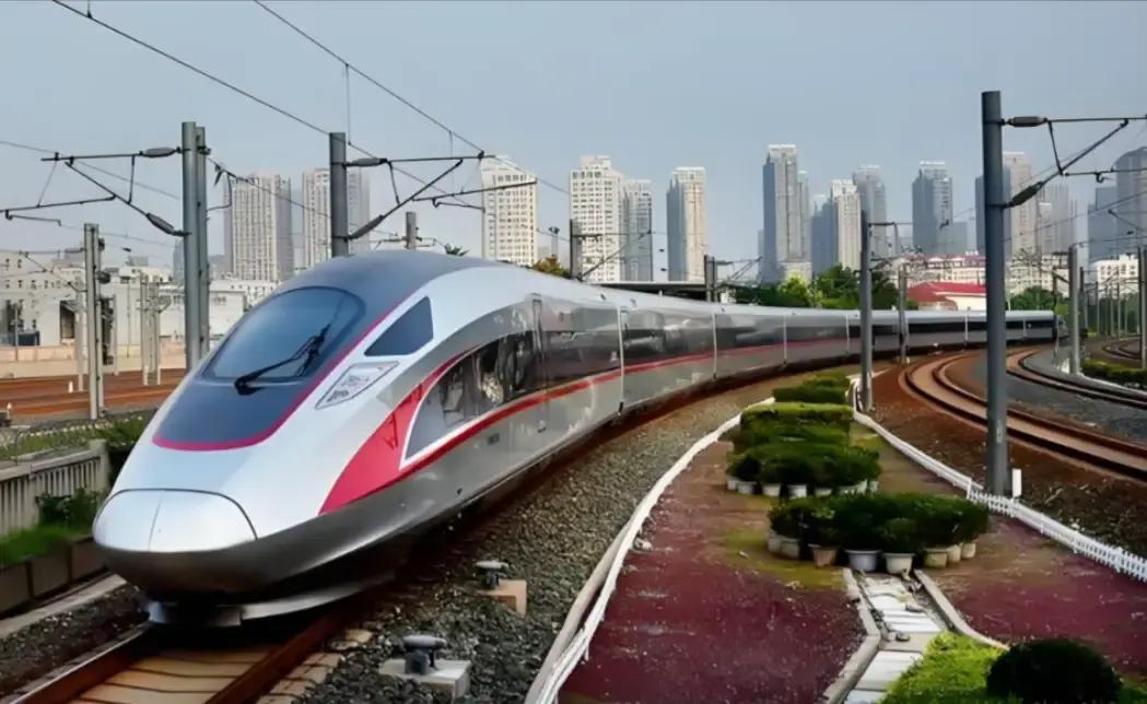 中国为什么执意要发展高铁，而不是廉价航空？因为中国在做一个赌注，赌得就是你用电，以后不要钱！并且看现