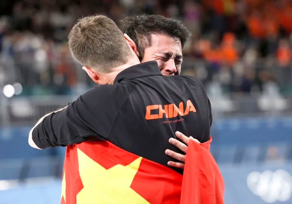 宁忠岩说一整年没回家转身抹泪宁忠岩夺冠后采访，坦言自己压力很大。谈及过往四年的