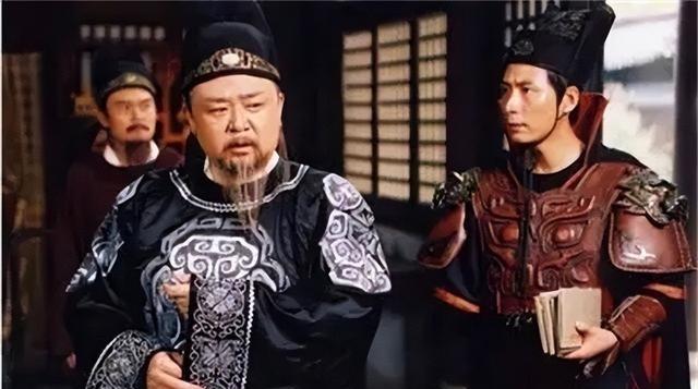 公元705年，武则天两腮微红正做着美梦，宰相张柬一脚把门踹开，冲着她的枕边手起刀