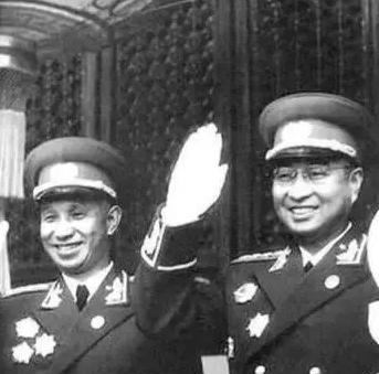 “粟裕根本不会打仗！”1958年，陈赓大将进京开会，竟然看到有人大放厥词，陈赓当