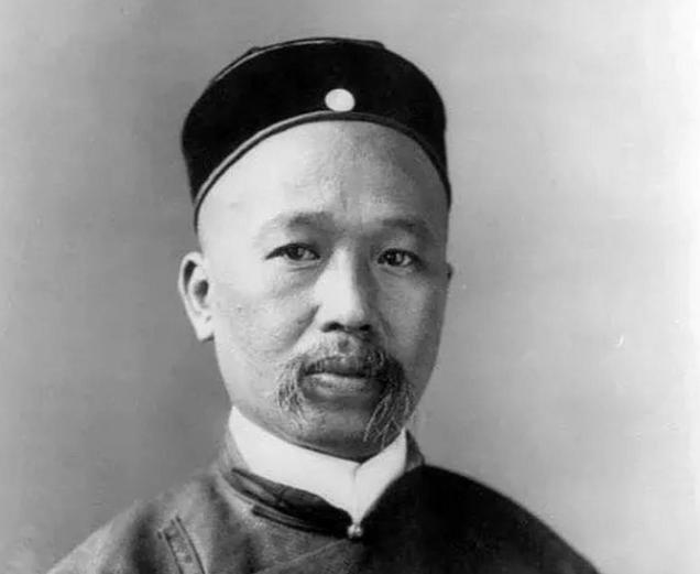1927年，69岁的康有为奄奄一息，临终前，他拥着年仅22岁、娇艳欲滴的六姨太阿
