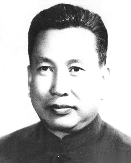 1985年，年至花甲的波尔布特，行为令人发指。他给自己分配了一位20岁出头的貌美