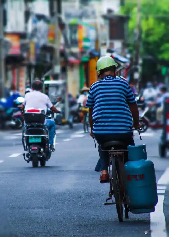 未来三年，务必牢记的10条建议1.切勿为任何人提供担保。别因那点手续费就冲昏