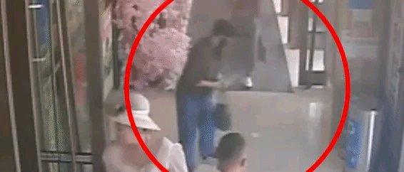 这事儿太让人感慨了！青岛这位女子带着70克黄金去商场询价，结果到家发现包没了，估