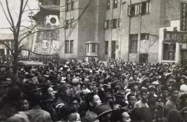 玩命13天！卢汉带6大滇军猛将，扣住蒋介石5大心腹，举行昆明起义1949年11