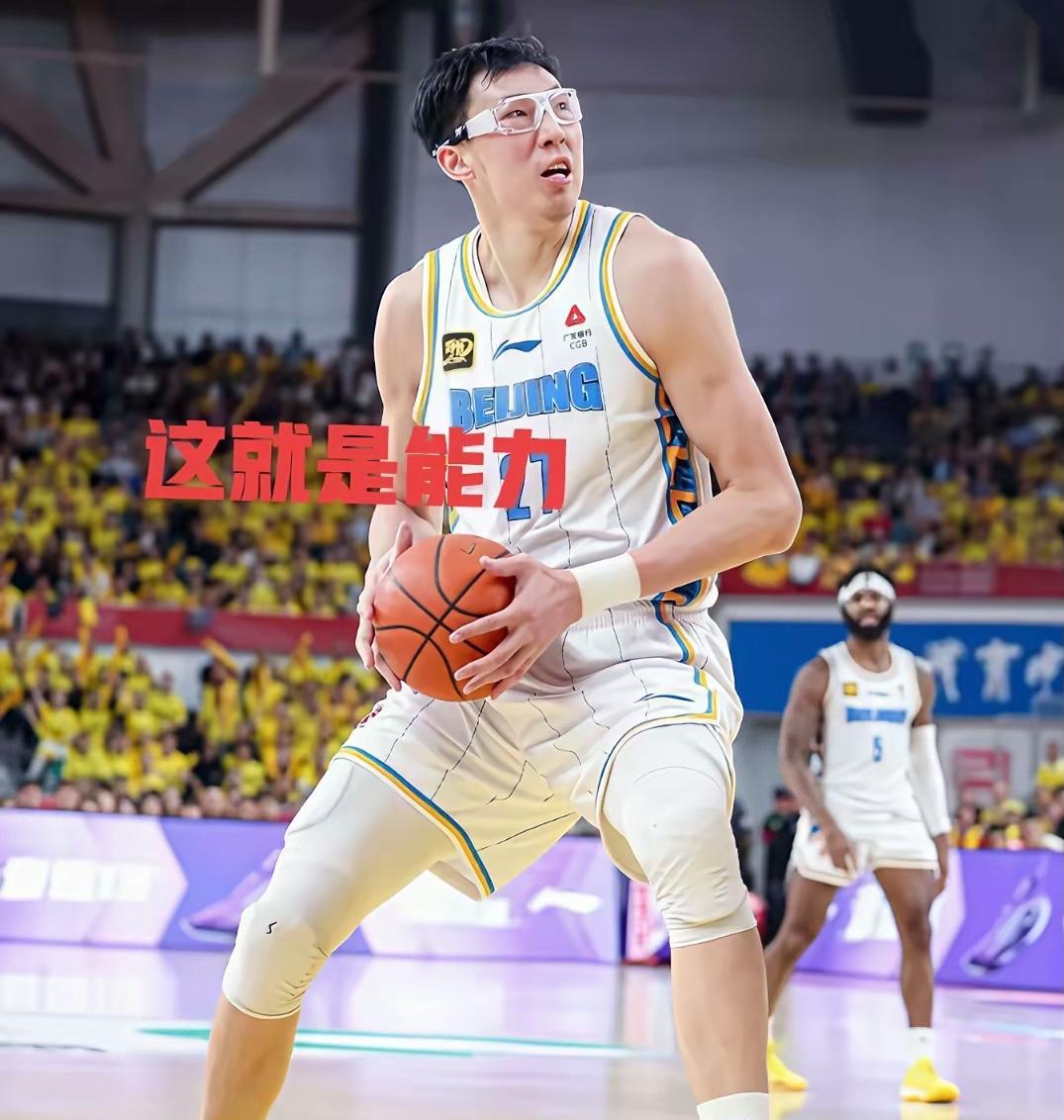 周琦赚大了！随着北京队成功杀入总决赛之后，我们可以看出北京队的周琦，这一赛季可