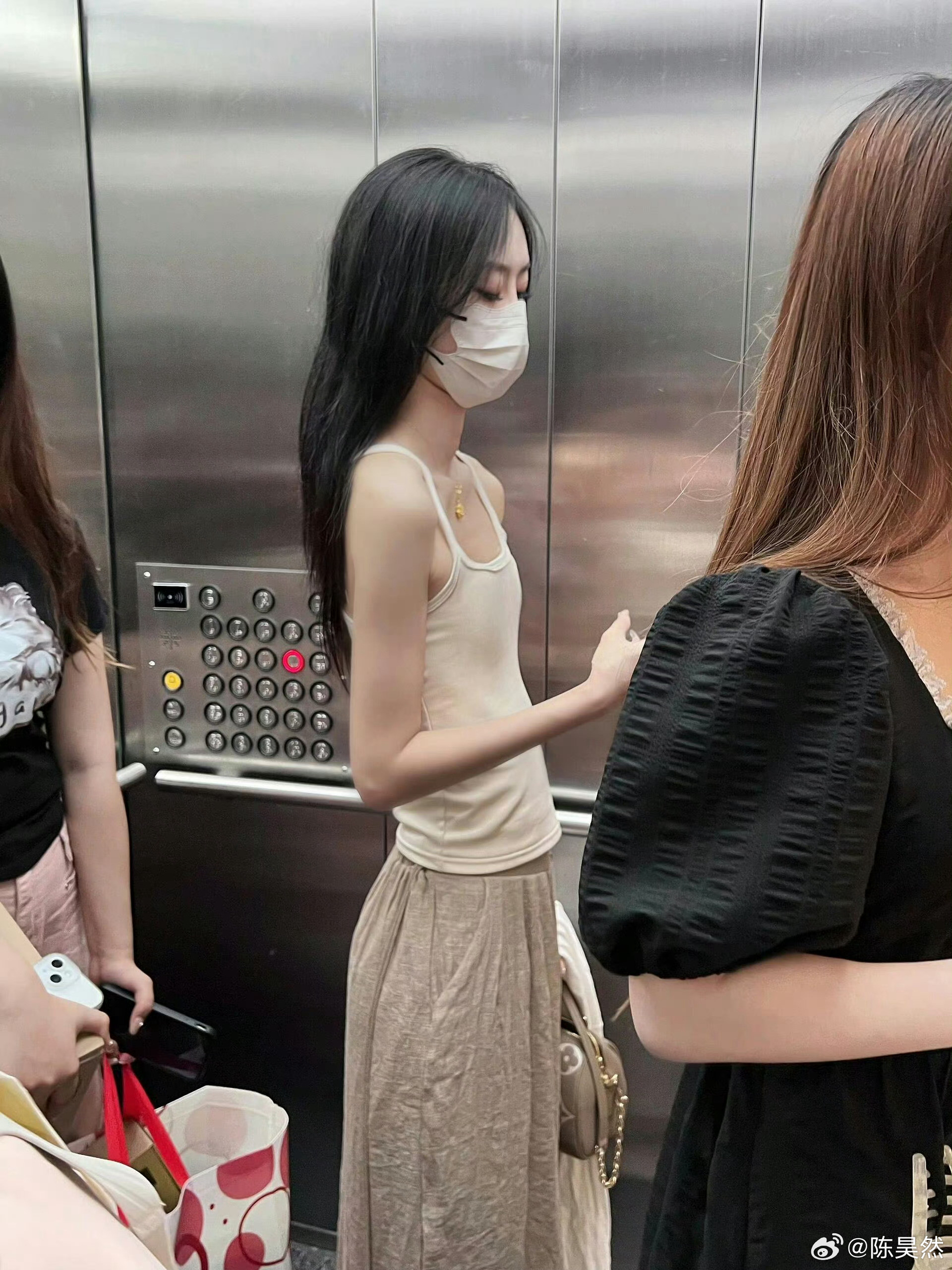 老天奶这种吊带的受众到底是哪些人啊？？😰
