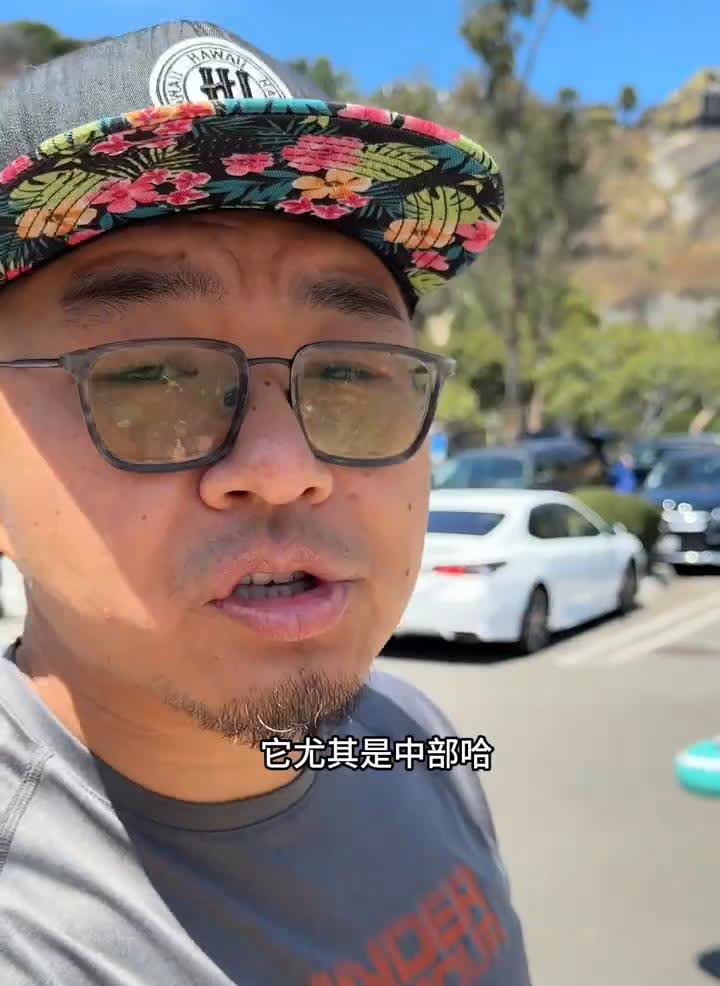 有个数据显示，在美国大街上跑的车现在平均年龄到了14.5年，也就是说他们不爱换车