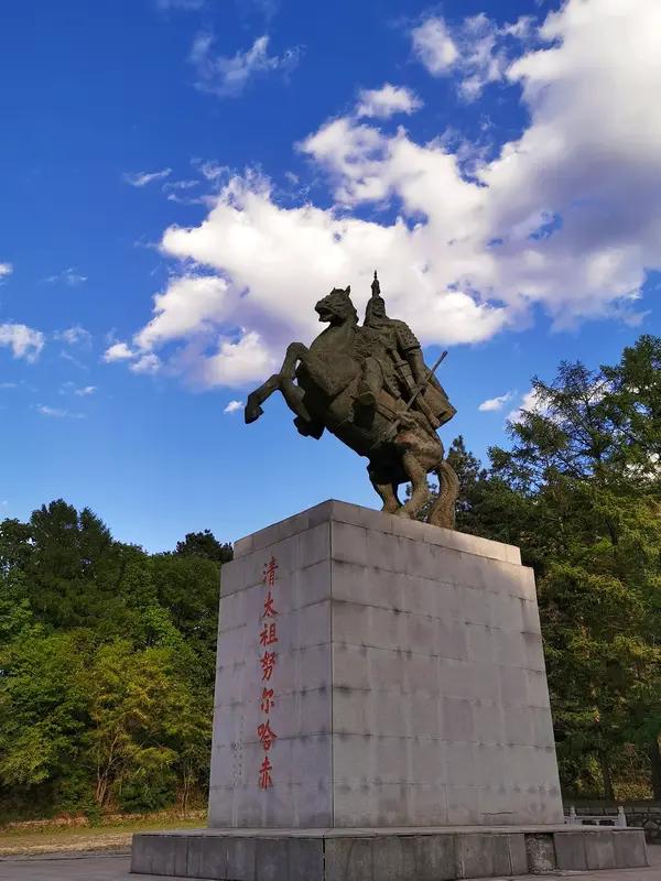 努尔哈赤和大明什么仇怨?努尔哈赤与明朝的仇怨并非一朝一夕形成，而是经历了从个