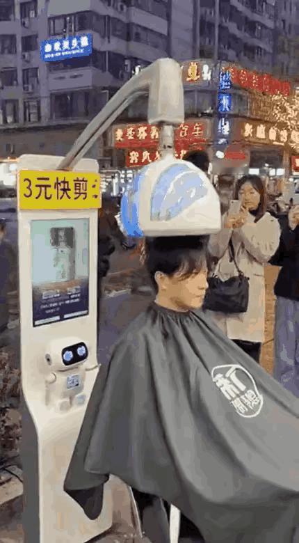 太原街头或商场何时上全自动理发机，3元太划算了，一年20次也花不了多少钱，关键理