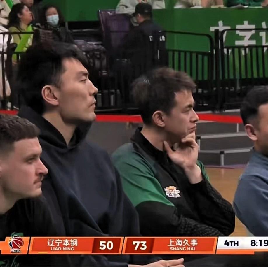 辽宁小将张陈治锋力压王哲林！打上海，张陈拿到15分7板，而王哲林14分7板，比