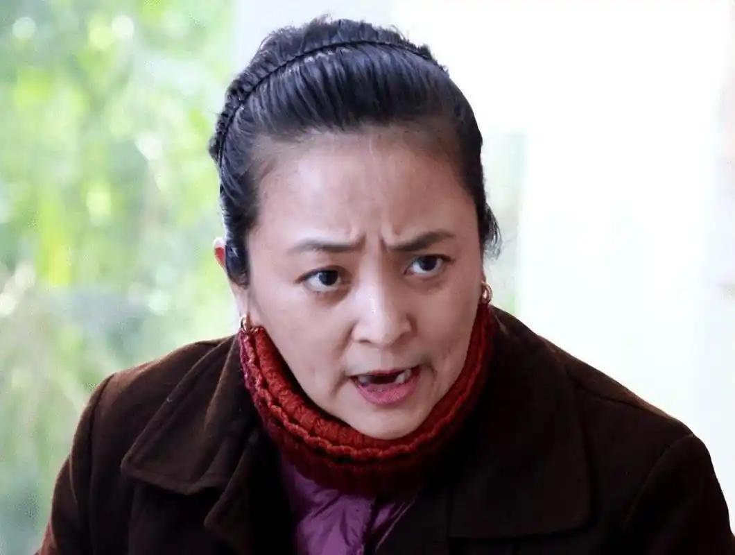 一婚嫁日本人，二婚嫁美国人，三婚嫁法国人，从来不嫁中国人，她当时还补充说，和外国